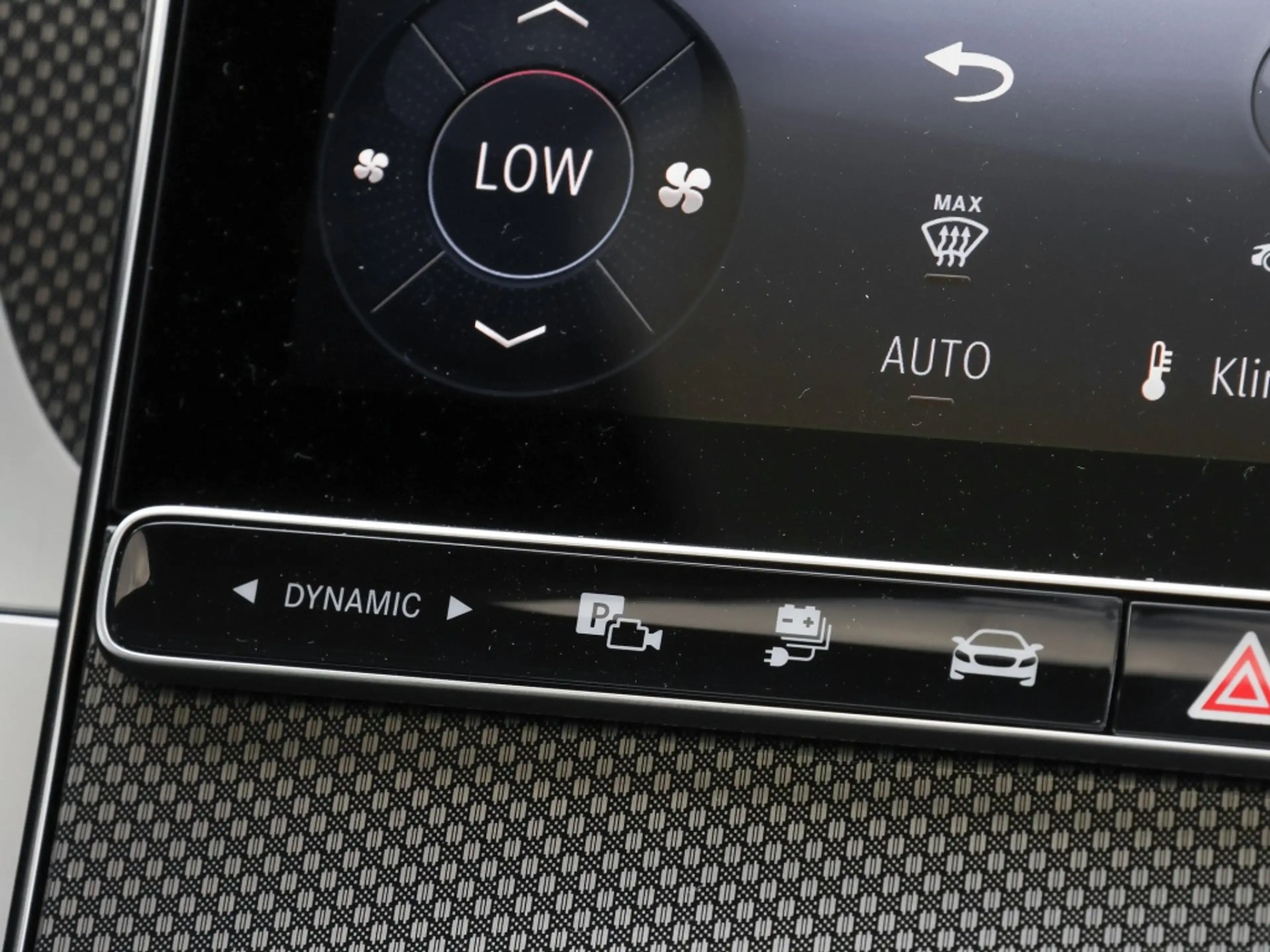 Mercedes-Benz GLC 300 de 4M Cp AMG-Sport/Pano/AHK/Night/360/20 — photo 10