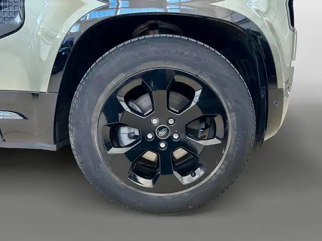 Land Rover Defender view 9