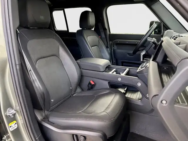 Land Rover Defender view 3