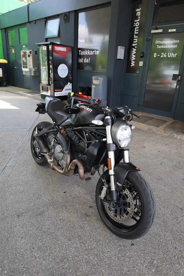 Ducati Monster 821 - 1