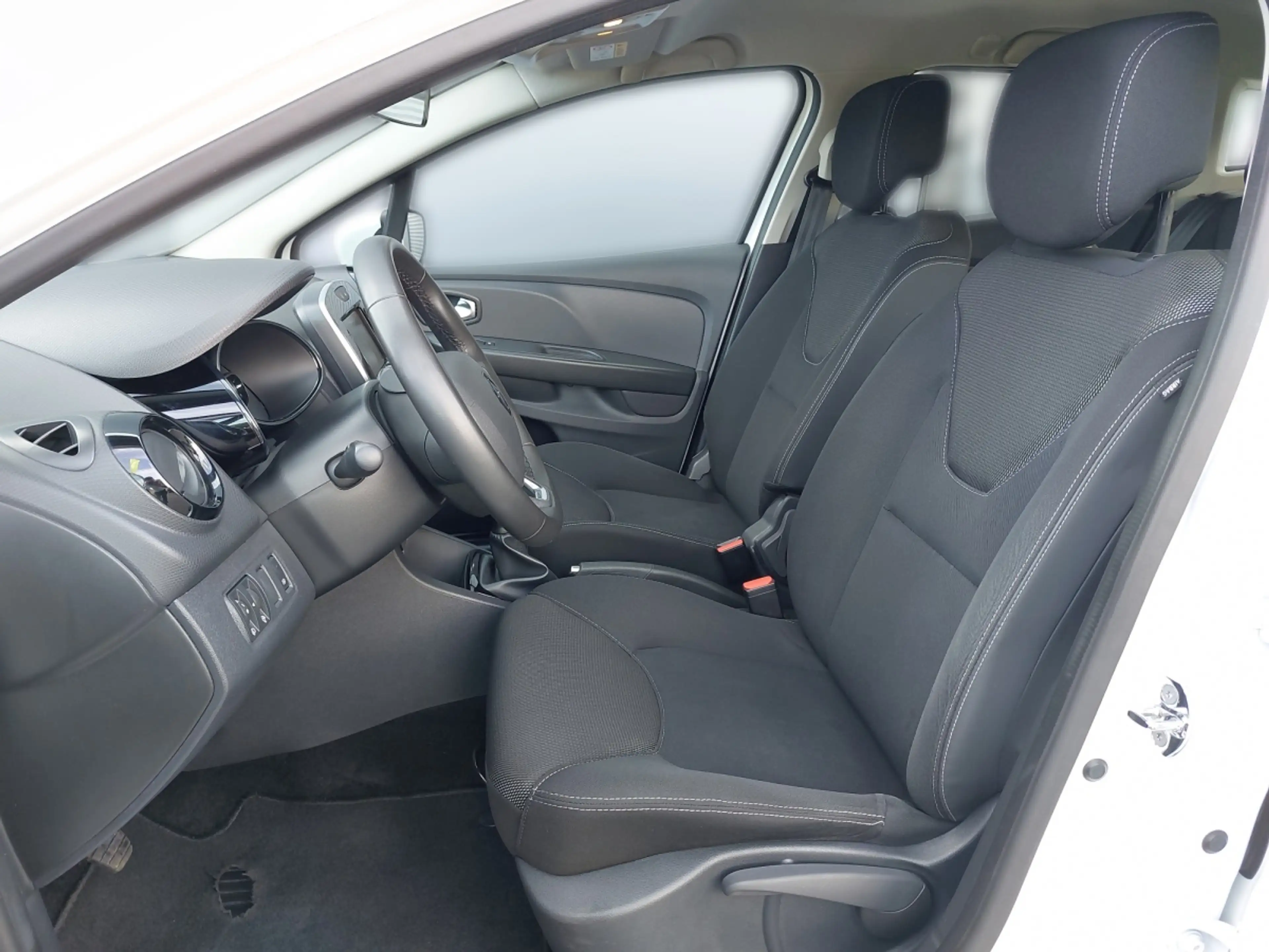 Renault Clio Grandtour Business Edition TCe 75 — photo 5
