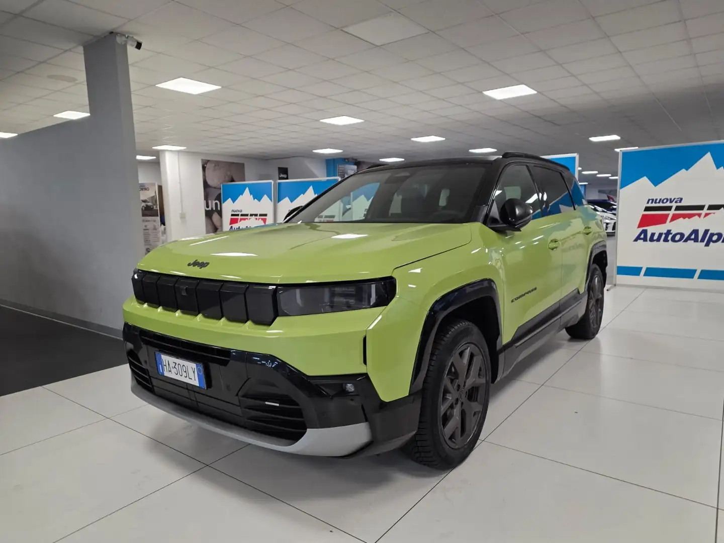 Jeep Compass ALTITUDE 1.2 145CV DCT Grün - 1