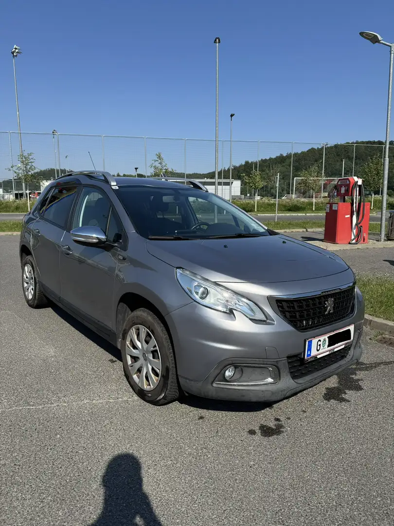 Peugeot 2008 1,2 PureTech 110 S&S Style Grau - 2