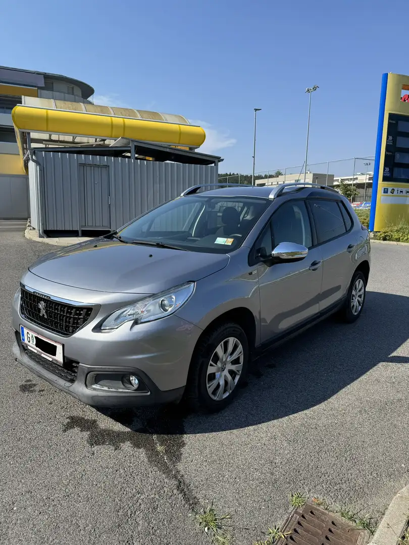 Peugeot 2008 1,2 PureTech 110 S&S Style Grau - 1