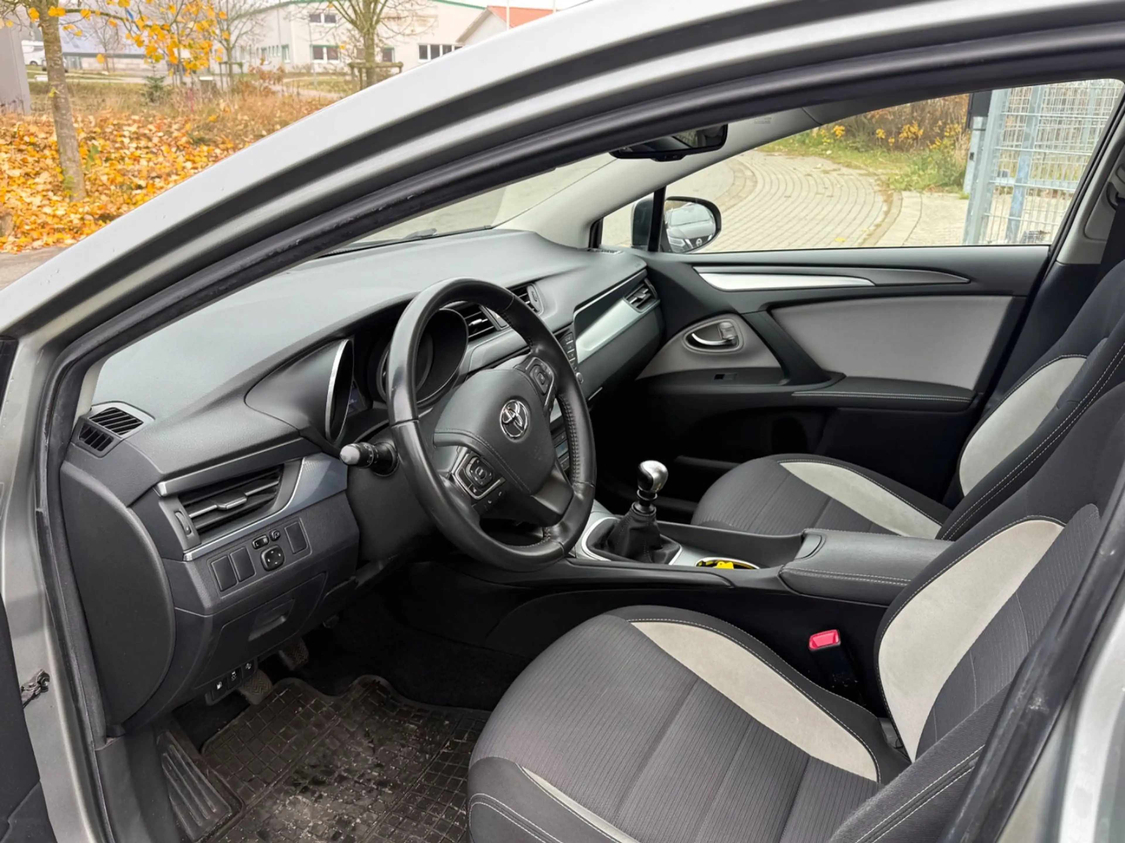 Toyota Avensis Touring Sports Edition-S+ — photo 14
