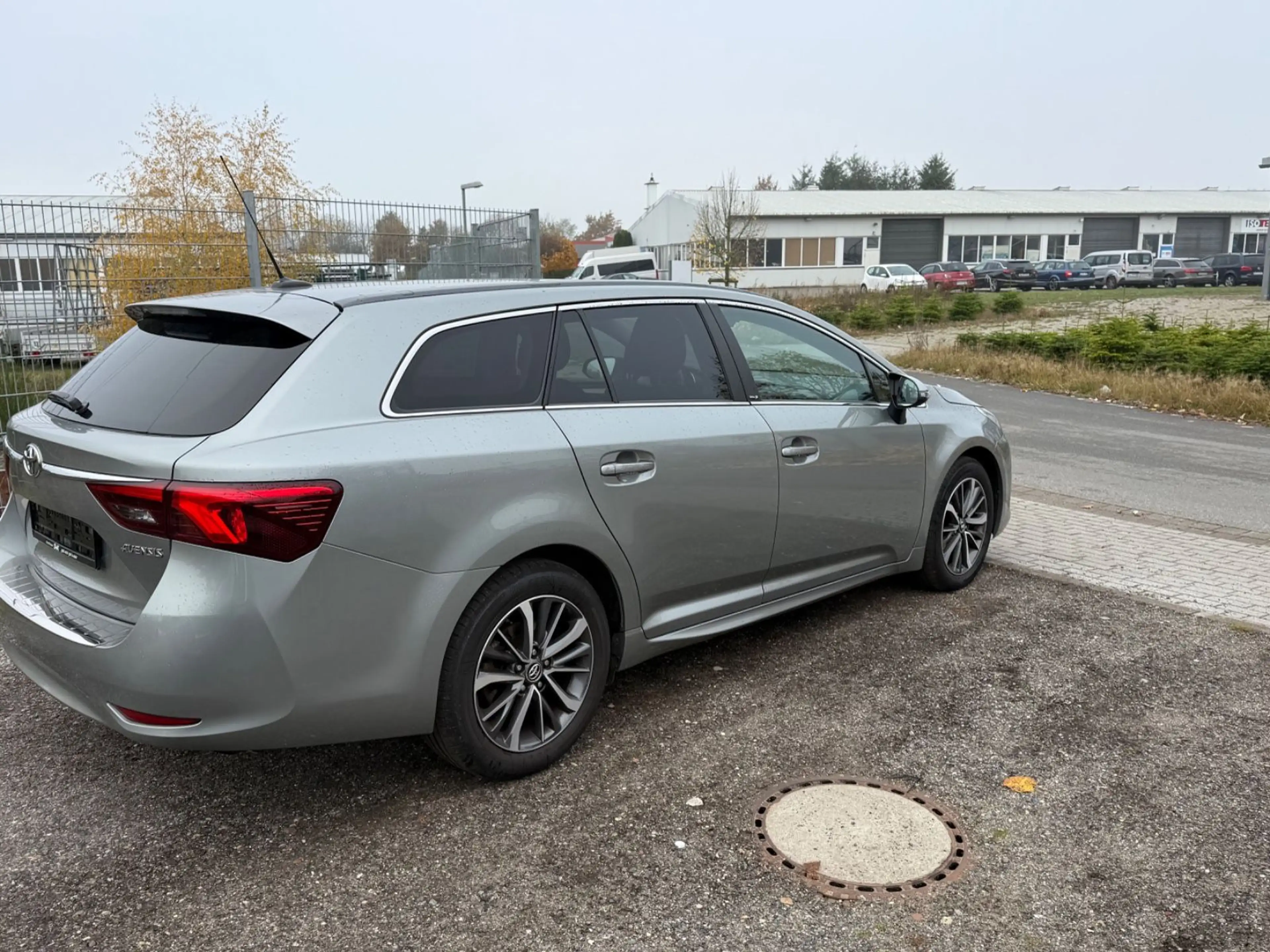 Toyota Avensis Touring Sports Edition-S+ — photo 6