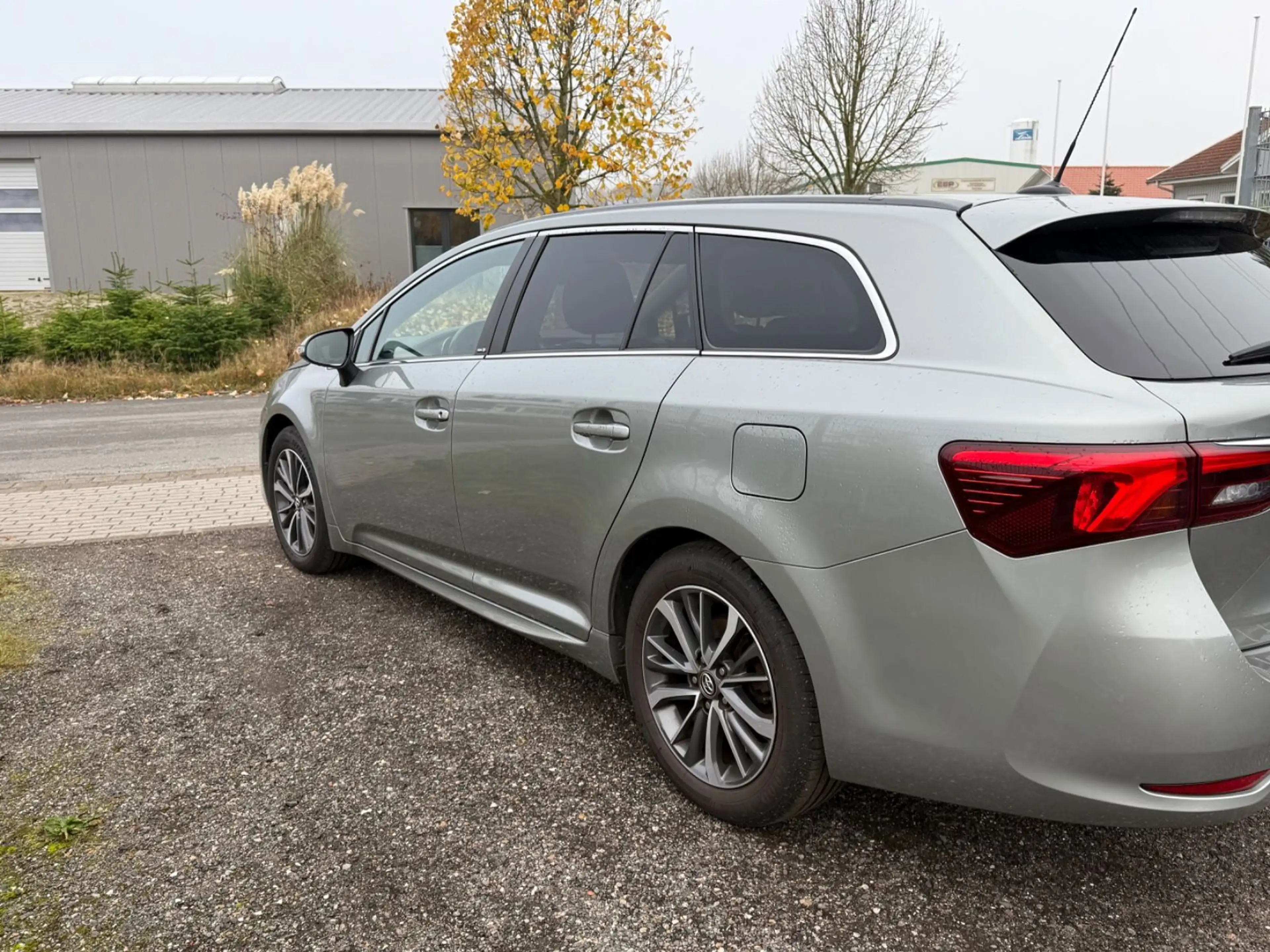 Toyota Avensis Touring Sports Edition-S+ — photo 9