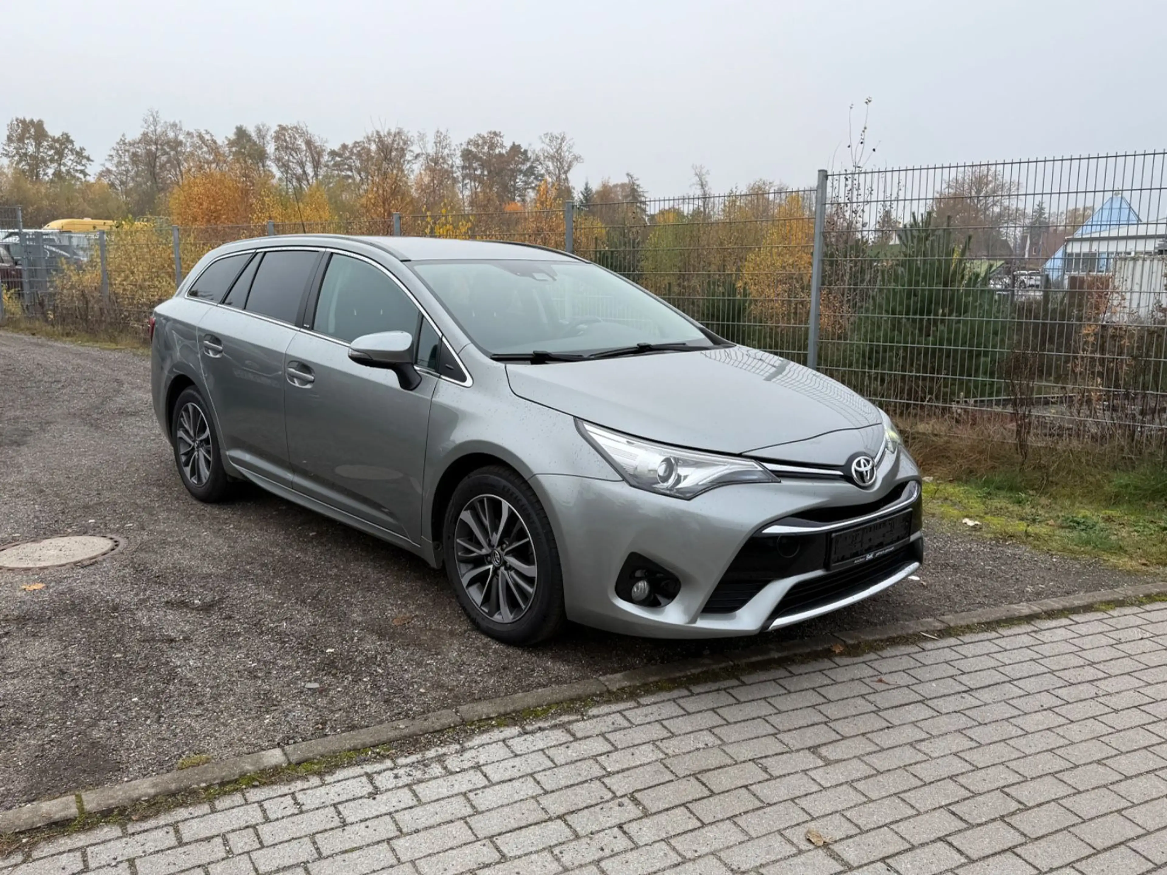 Toyota Avensis Touring Sports Edition-S+ — photo 4