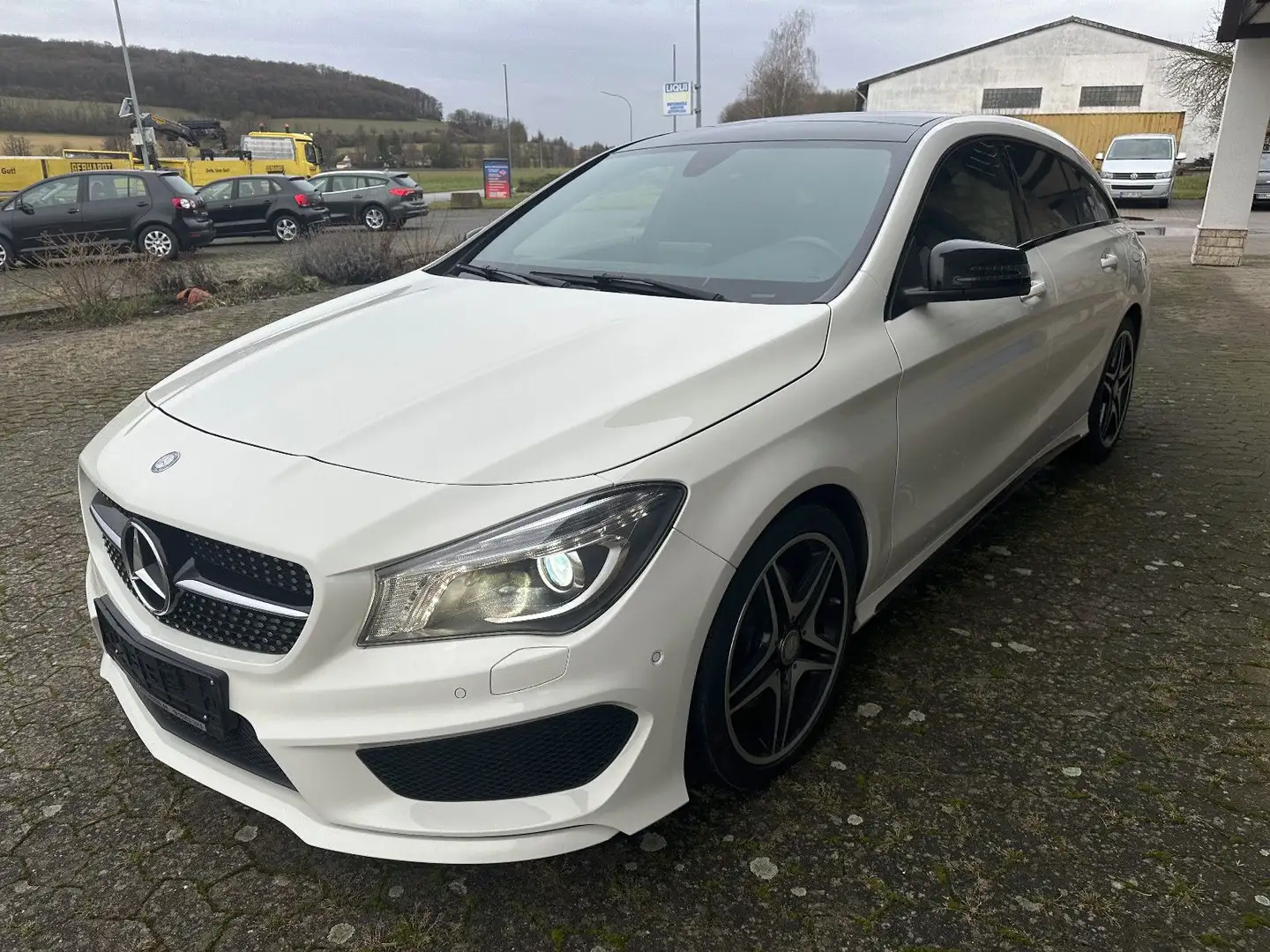 Mercedes-Benz CLA 250 Shooting Brake AMG-line Night-Paket Weiß - 2