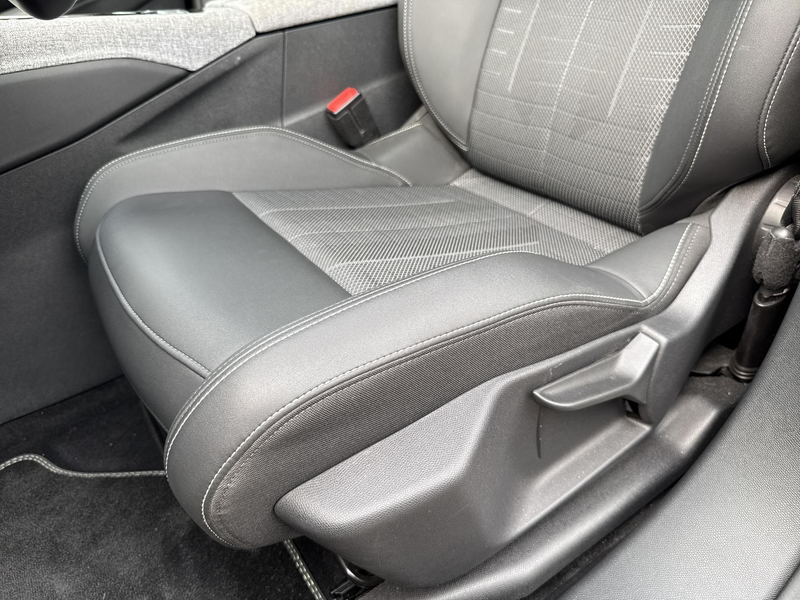 Peugeot 5008 1.2 Hybrid 145 GT 7p — photo 15