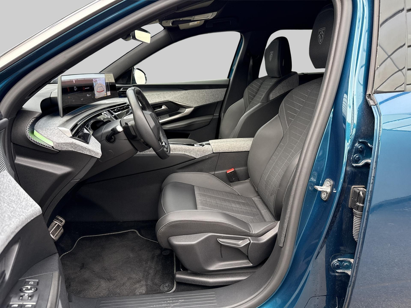Peugeot 5008 1.2 Hybrid 145 GT 7p — photo 14