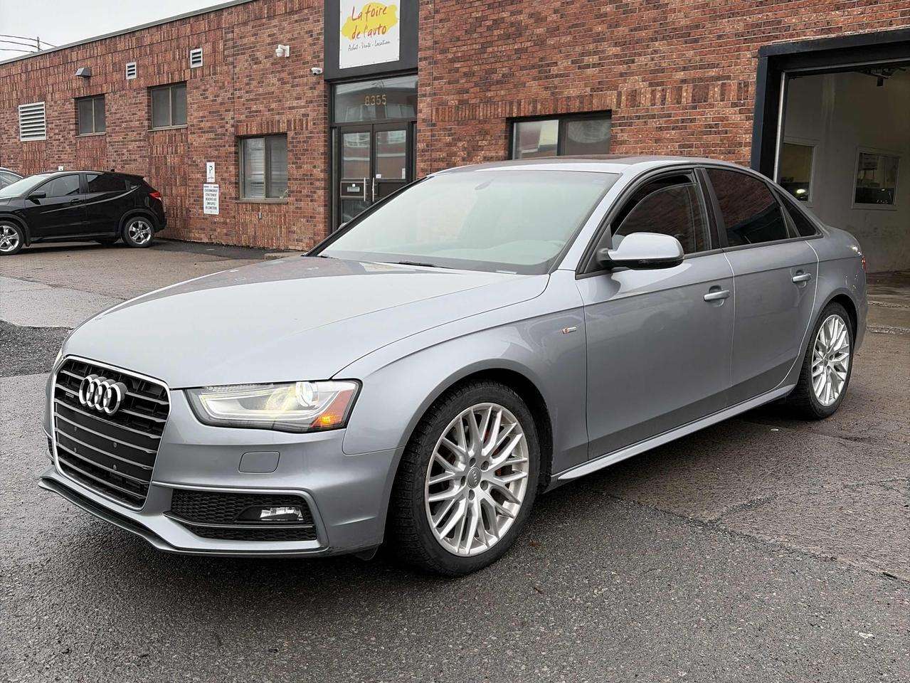 2015 Audi A4 Komfort, AWD, S-line pkg, leather, heated seats! alt 3