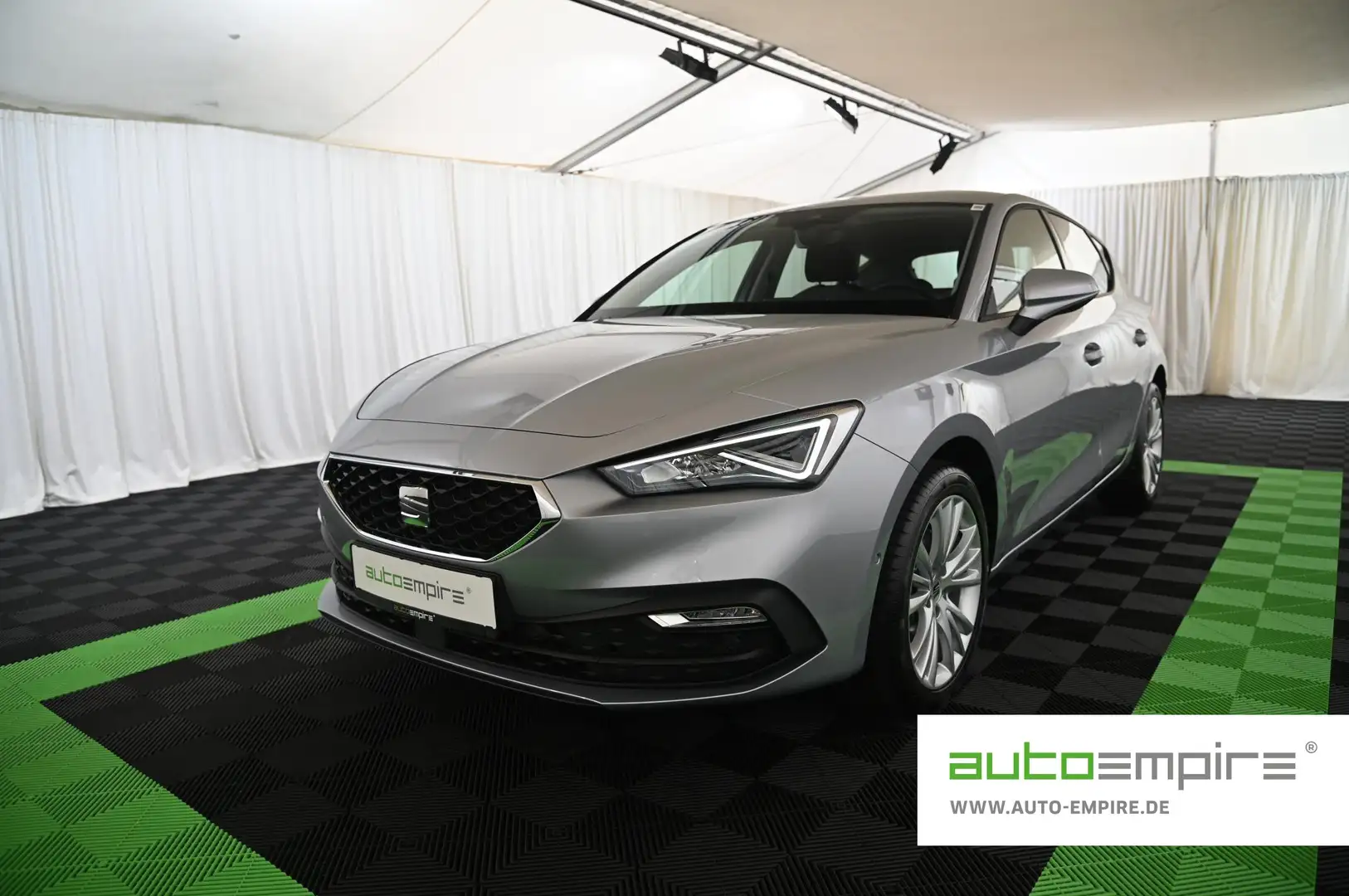 SEAT Leon 1.0 eTSI DSG Style NAVI/LED/VISION-PAKET/17 Silber - 1