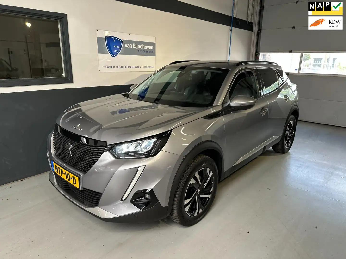 Peugeot 2008 1.2 PureTech Blue Lease Active Navi|Carplay|Cam Grijs - 1