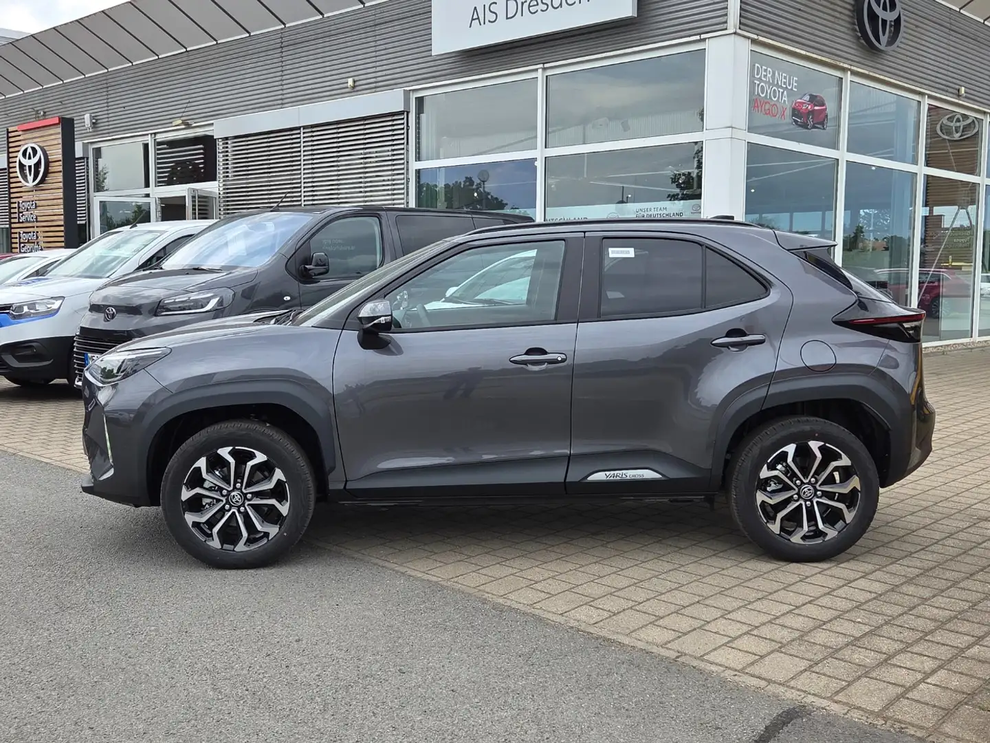 Toyota Yaris Cross 1.5 Hybrid Teamplayer Winter-Paket Grau - 2
