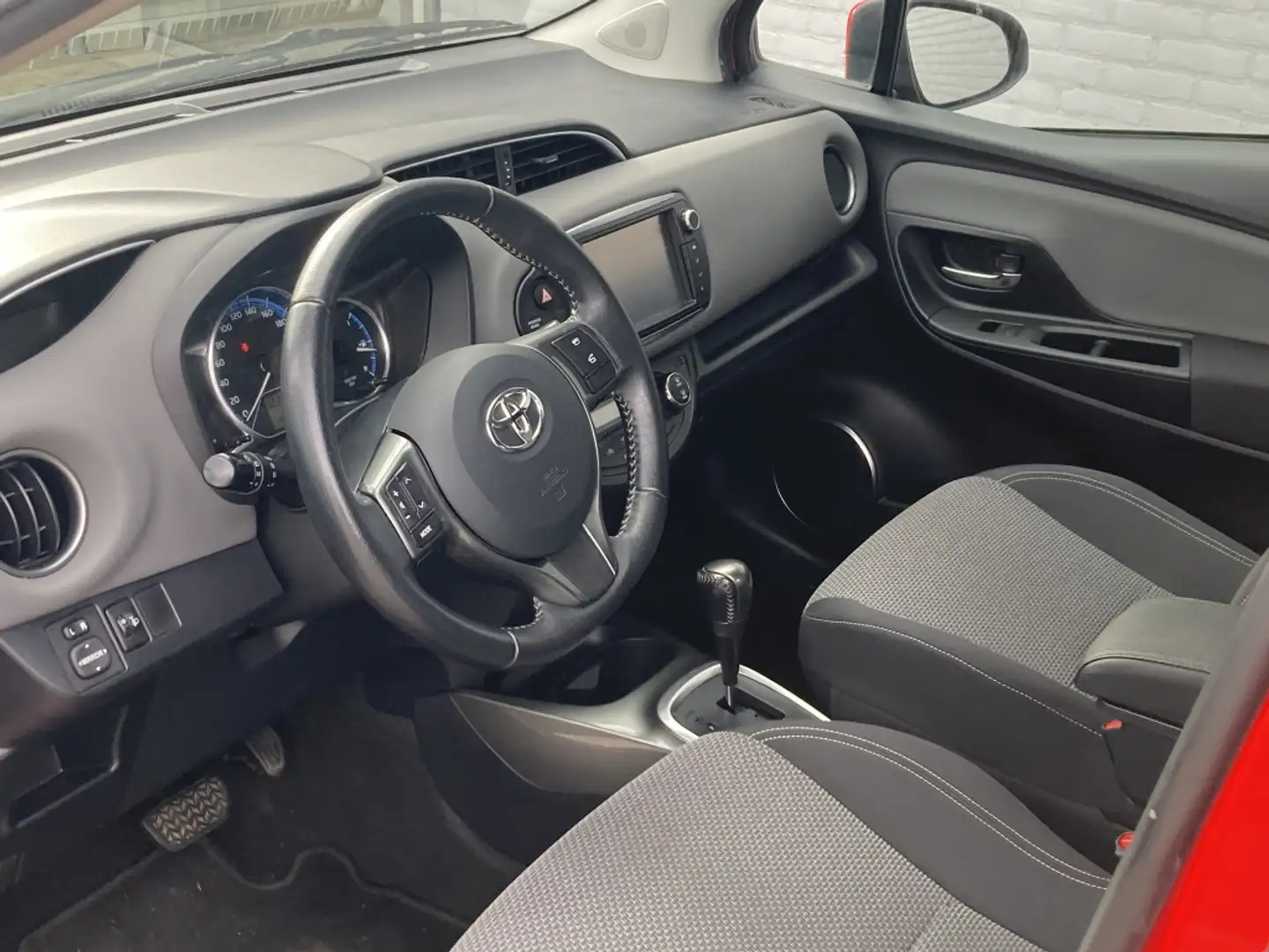 Toyota Yaris 1.5 Hybrid Lease Automaat 5-deurs | Navi | Trekhaa Rouge - 2