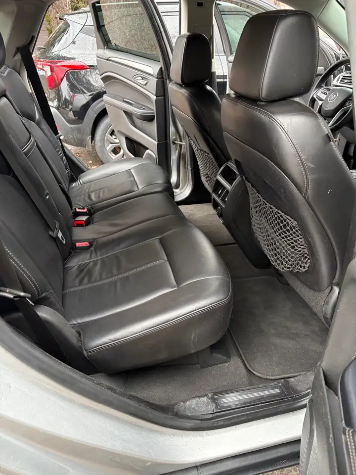 Cadillac SRX снимка Cadillac SRX