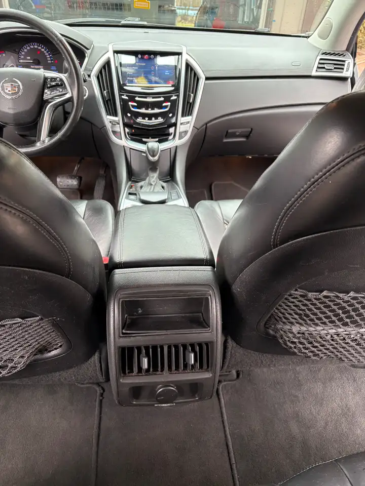 Cadillac SRX снимка Cadillac SRX