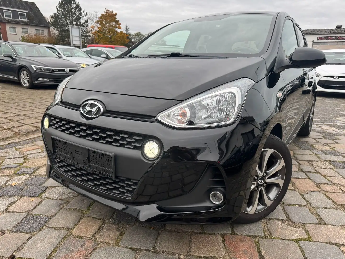 Hyundai i10 Passion + *DAB*SHZ*LHZ*PDC *NUR 32tkm Schwarz - 1