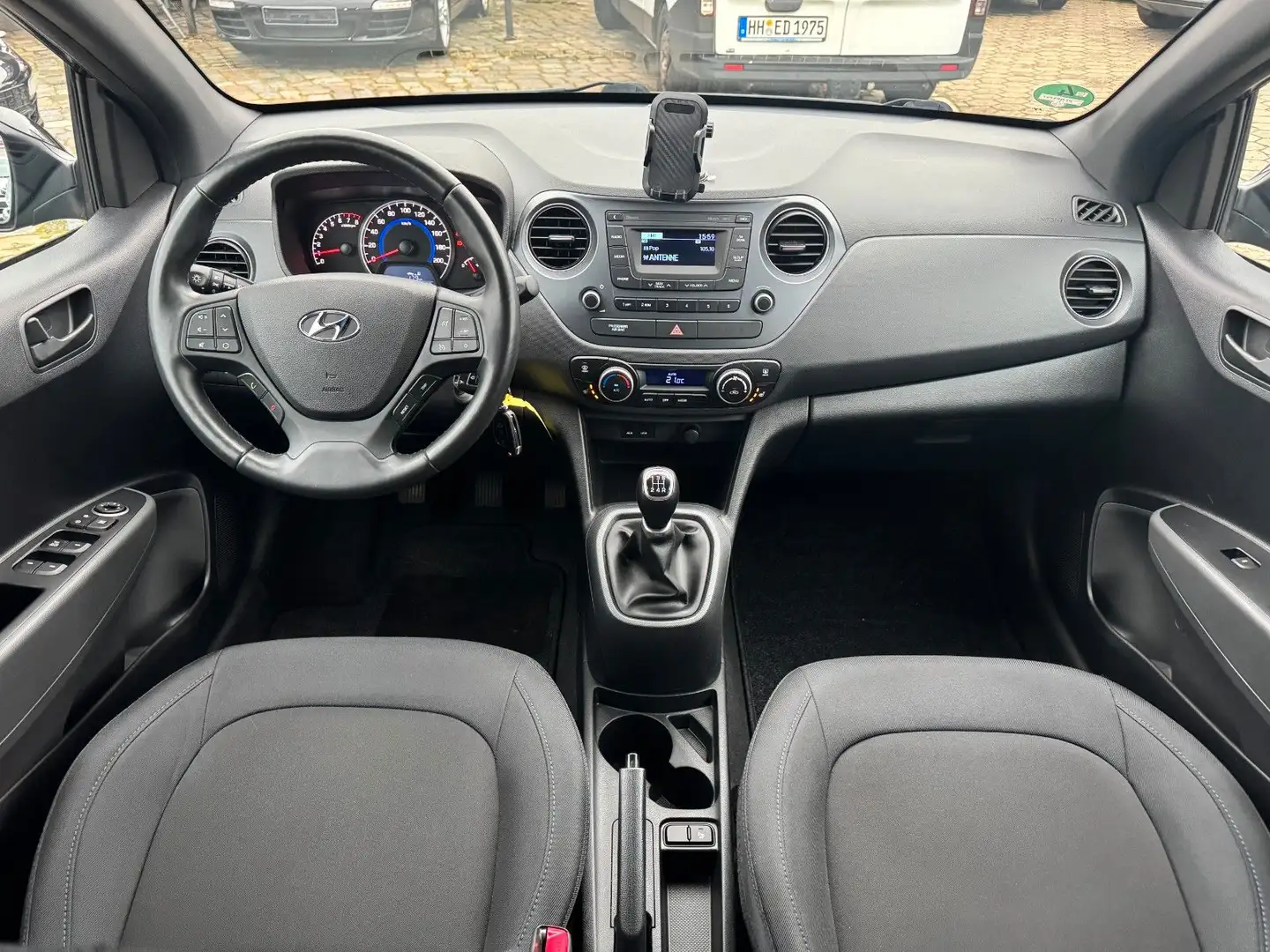 Hyundai i10 Passion + *DAB*SHZ*LHZ*PDC *NUR 32tkm Schwarz - 2