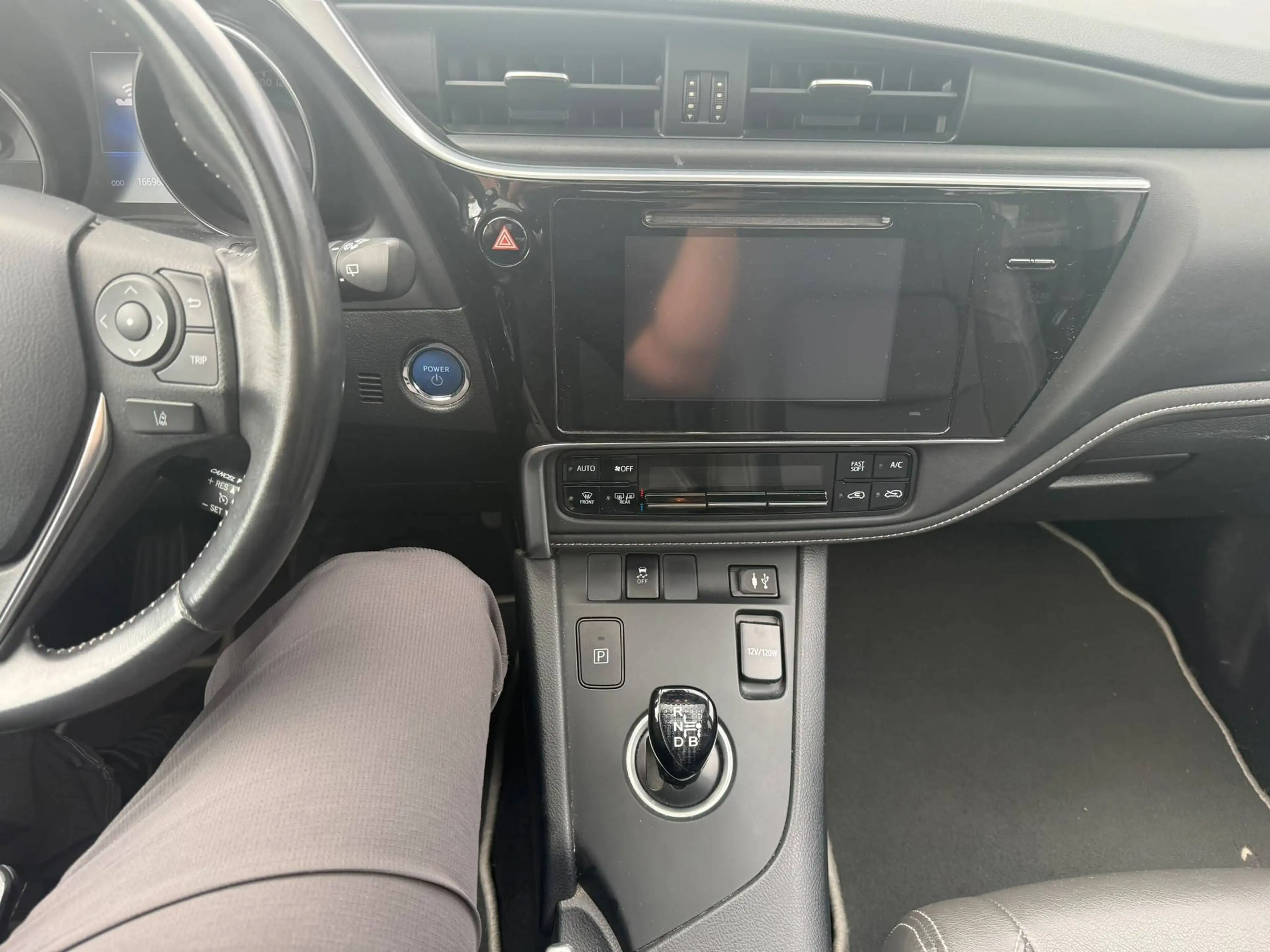 Toyota Auris Auris HEV 1.8i HSD Comfort — photo 15