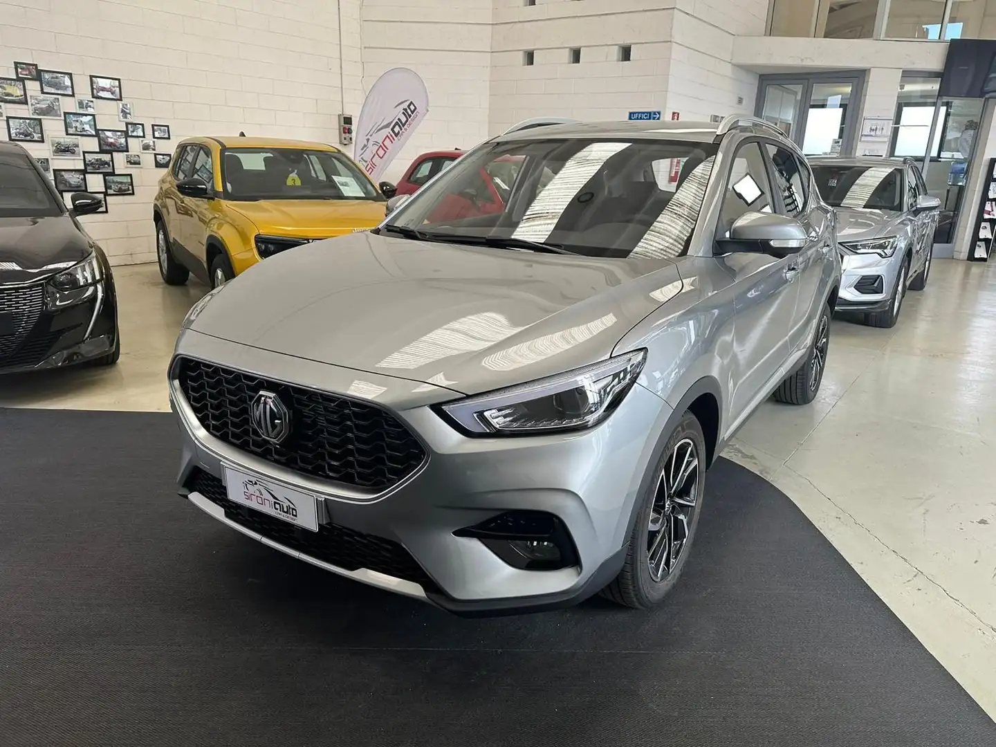 MG ZS 1.0T-GDI aut. Luxury Gris - 1