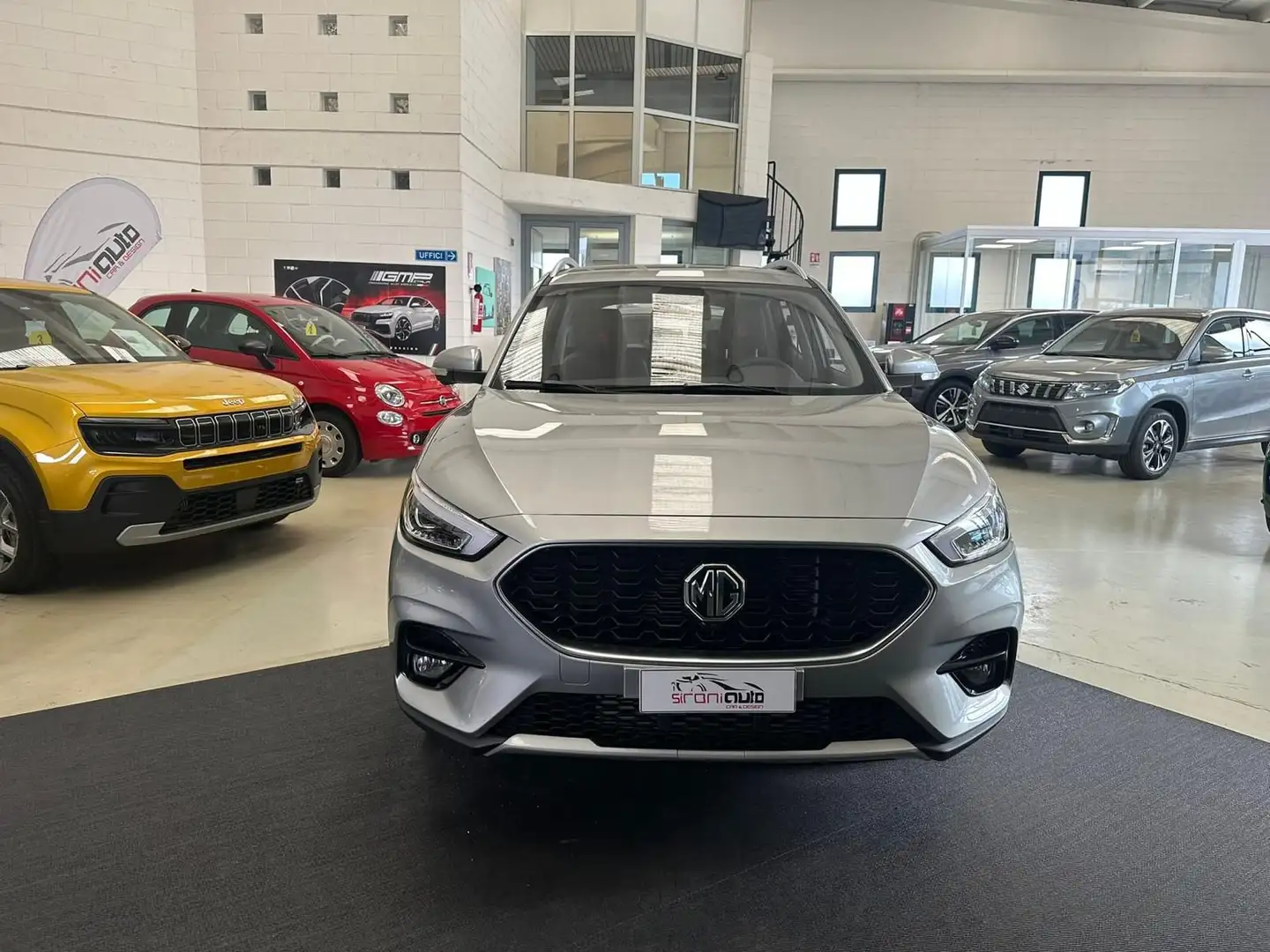 MG ZS 1.0T-GDI aut. Luxury Gris - 2