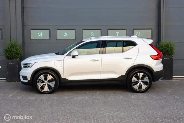Volvo XC40 view 14