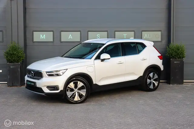 2020 Volvo XC40 in White for sale