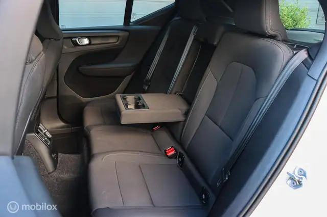 Volvo XC40 view 7