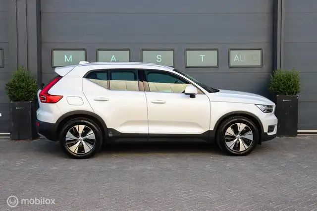 Volvo XC40 view 5