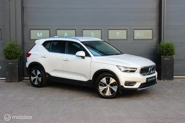 Volvo XC40 view 4