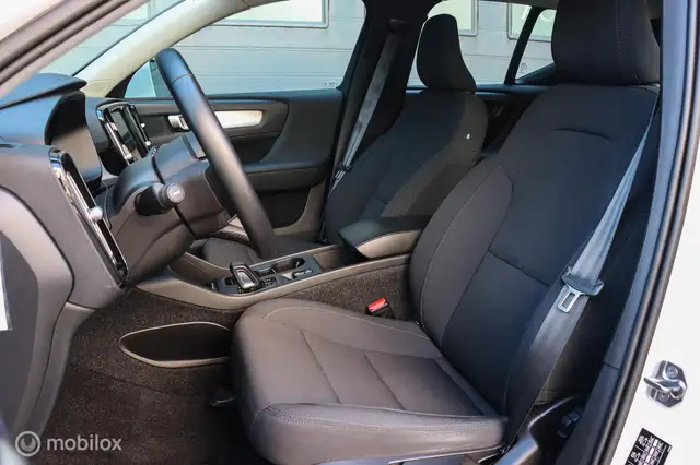 Volvo XC40 view 6