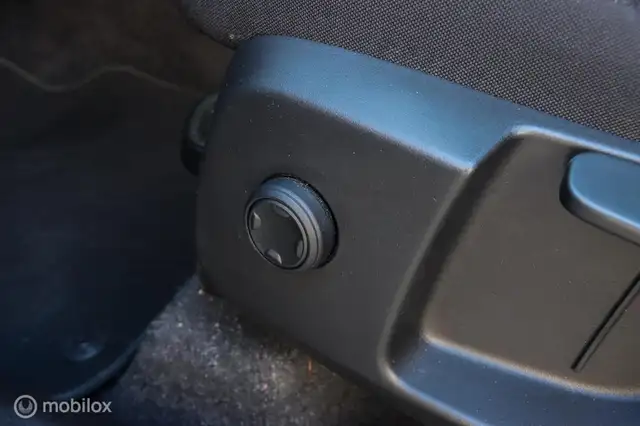 Volvo XC40 view 11