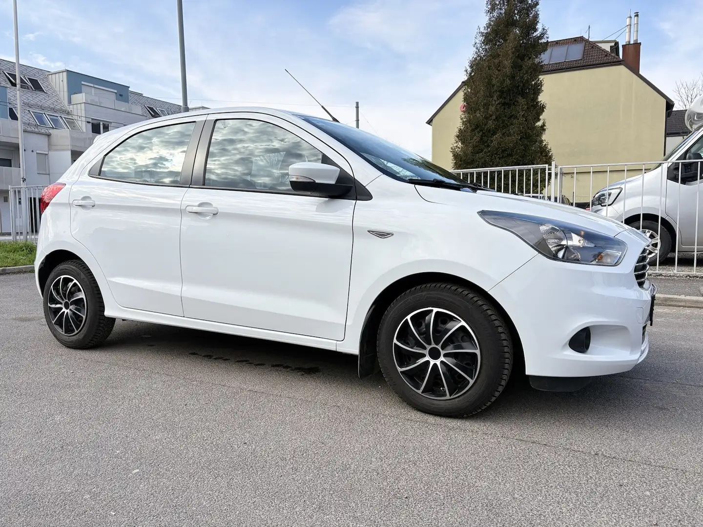 Ford Ka/Ka+ Ka+ 1.2 Ti-VCTAmbiente Weiß - 1