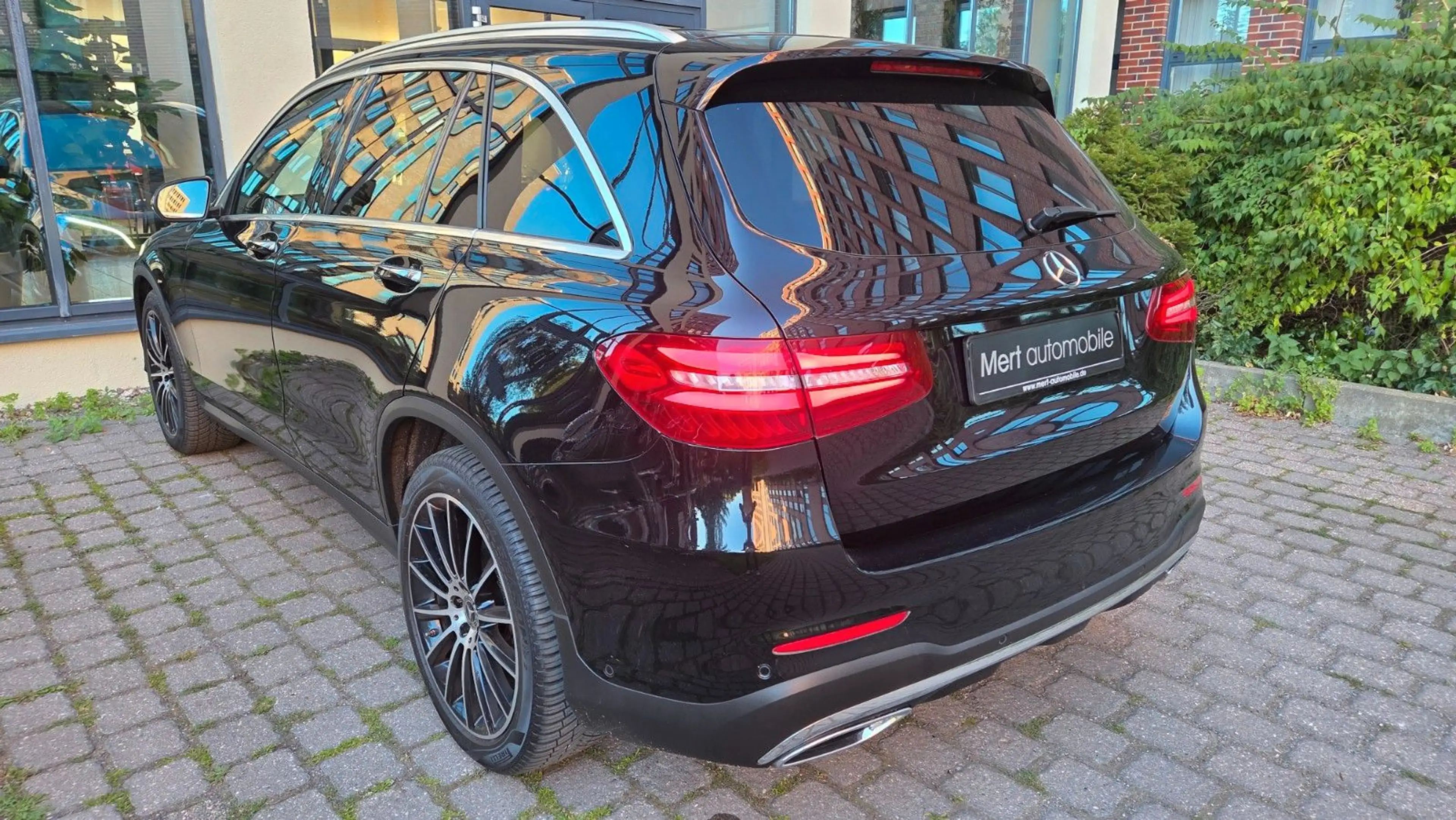 Mercedes-Benz GLC 350 d 4Matic*AMG*PANO*DISTR*AHK*TOTW*KEYLESS — photo 4