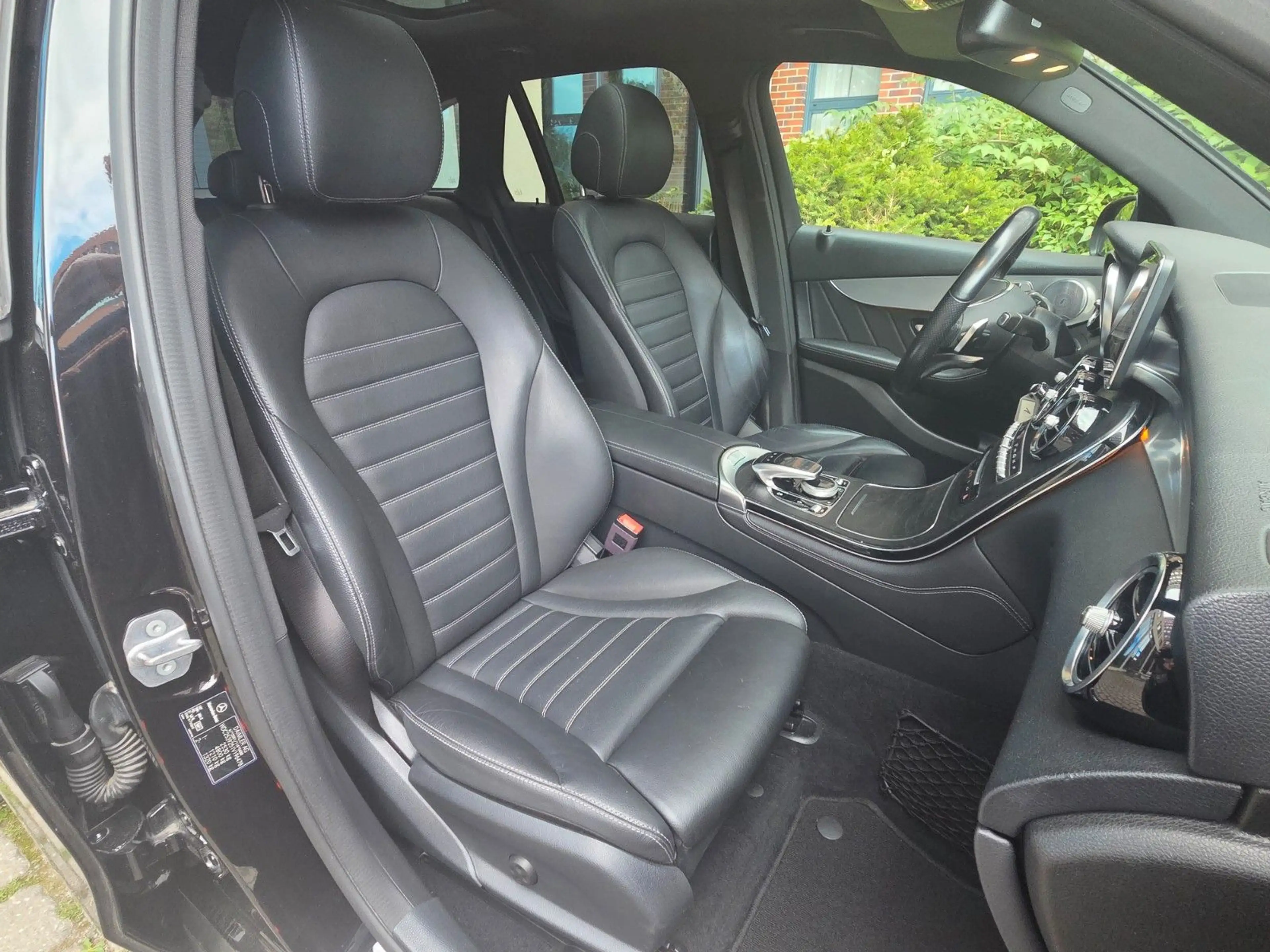 Mercedes-Benz GLC 350 d 4Matic*AMG*PANO*DISTR*AHK*TOTW*KEYLESS — photo 9