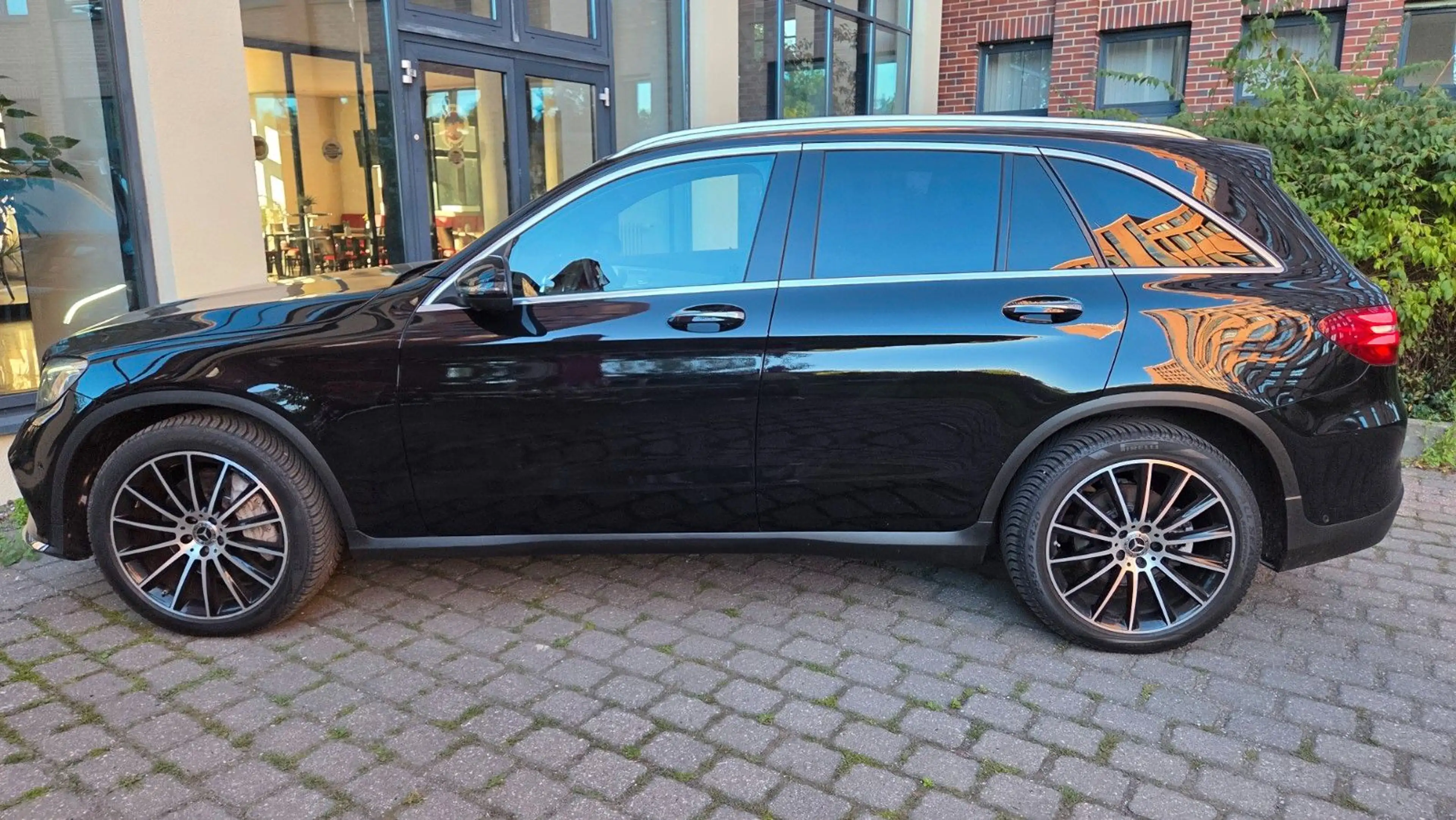Mercedes-Benz GLC 350 d 4Matic*AMG*PANO*DISTR*AHK*TOTW*KEYLESS — photo 6