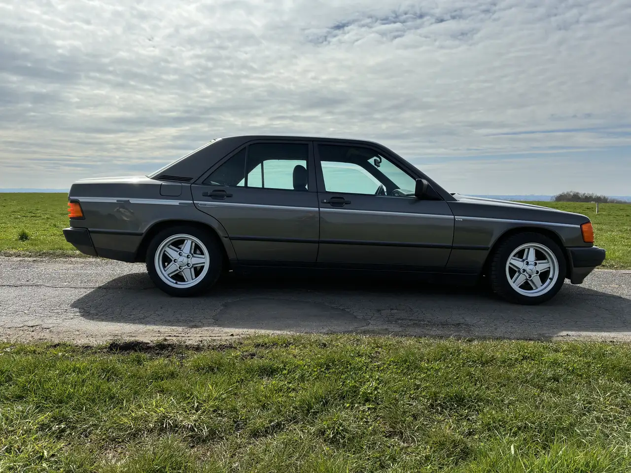 Mercedes-Benz 190 E, foto 1