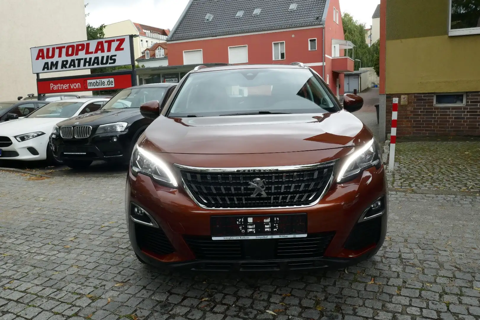 Peugeot 3008 Active, Navi, PDC vo+hi Brun - 2