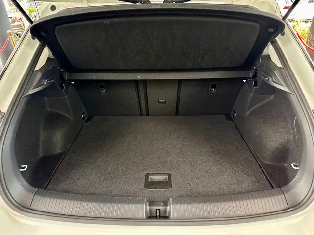 Volkswagen T-Roc view 5