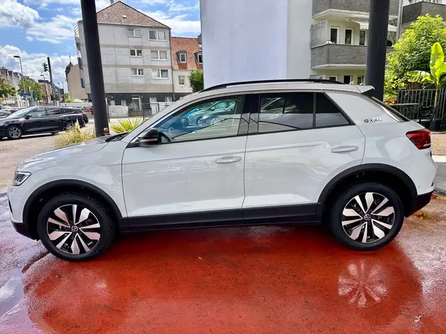Volkswagen T-Roc view 7