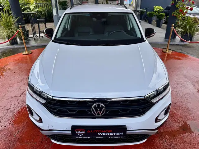 Volkswagen T-Roc view 9