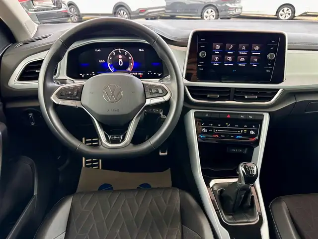 Volkswagen T-Roc view 12