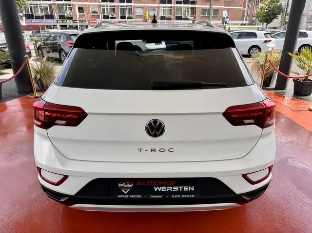 Volkswagen T-Roc view 4