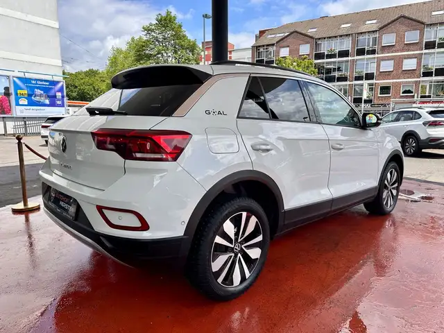Volkswagen T-Roc view 3