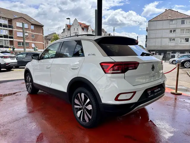 Volkswagen T-Roc view 6