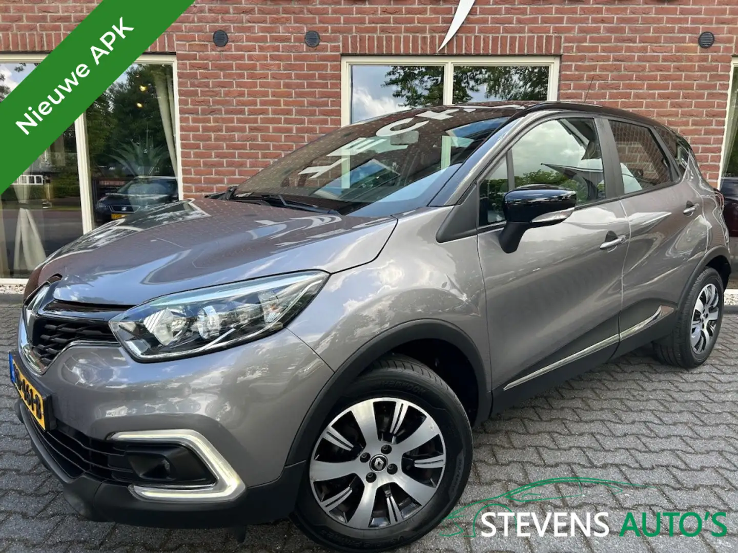 Renault Captur 0.9 TCe Zen NIEUWE APK / NAVI / AIRCO / KEYLESS / Grijs - 1