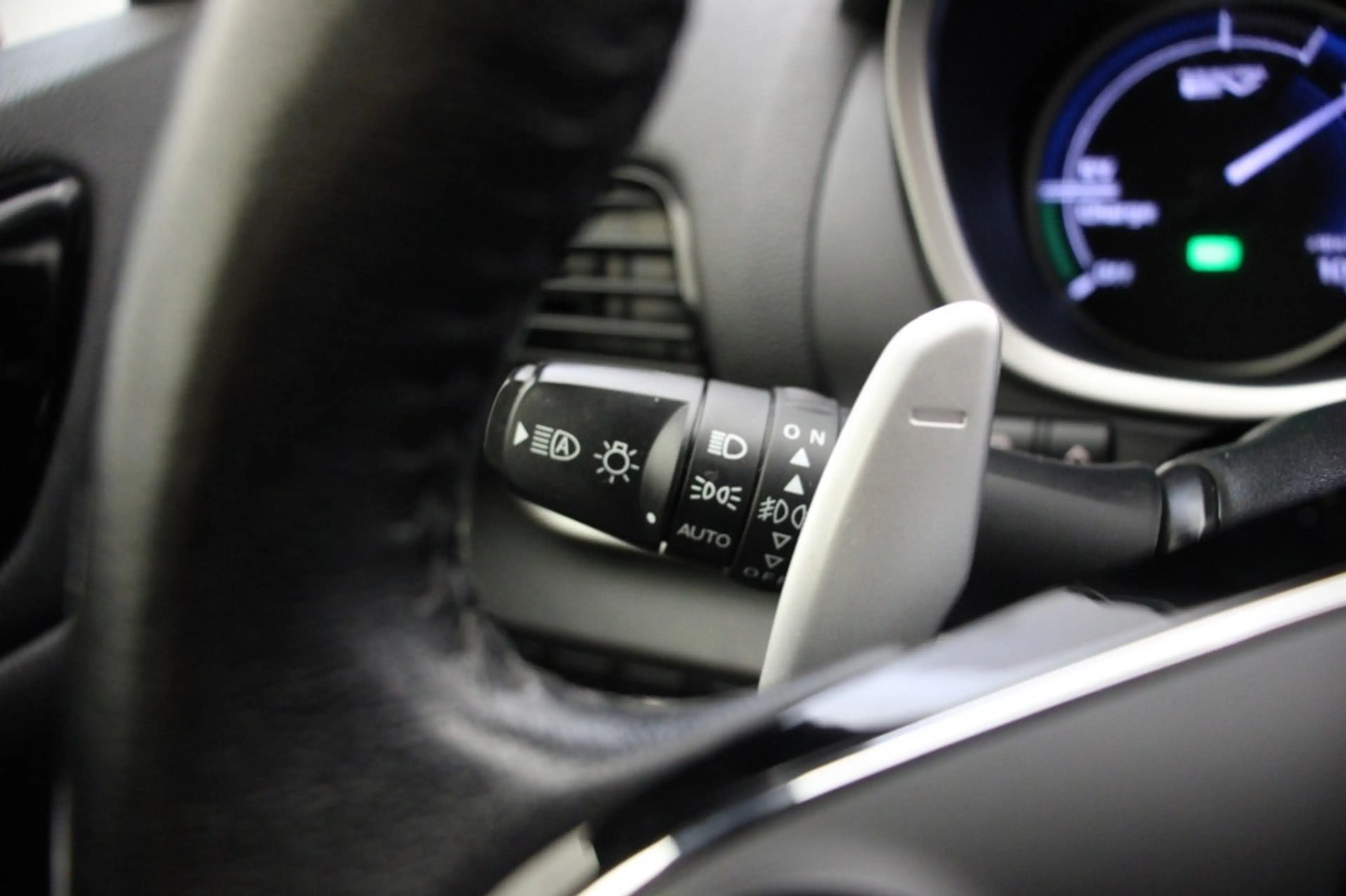 Nissan Qashqai 2.4 PHEV Prestige - Carplay, Camera, Leer, Schuif — photo 29