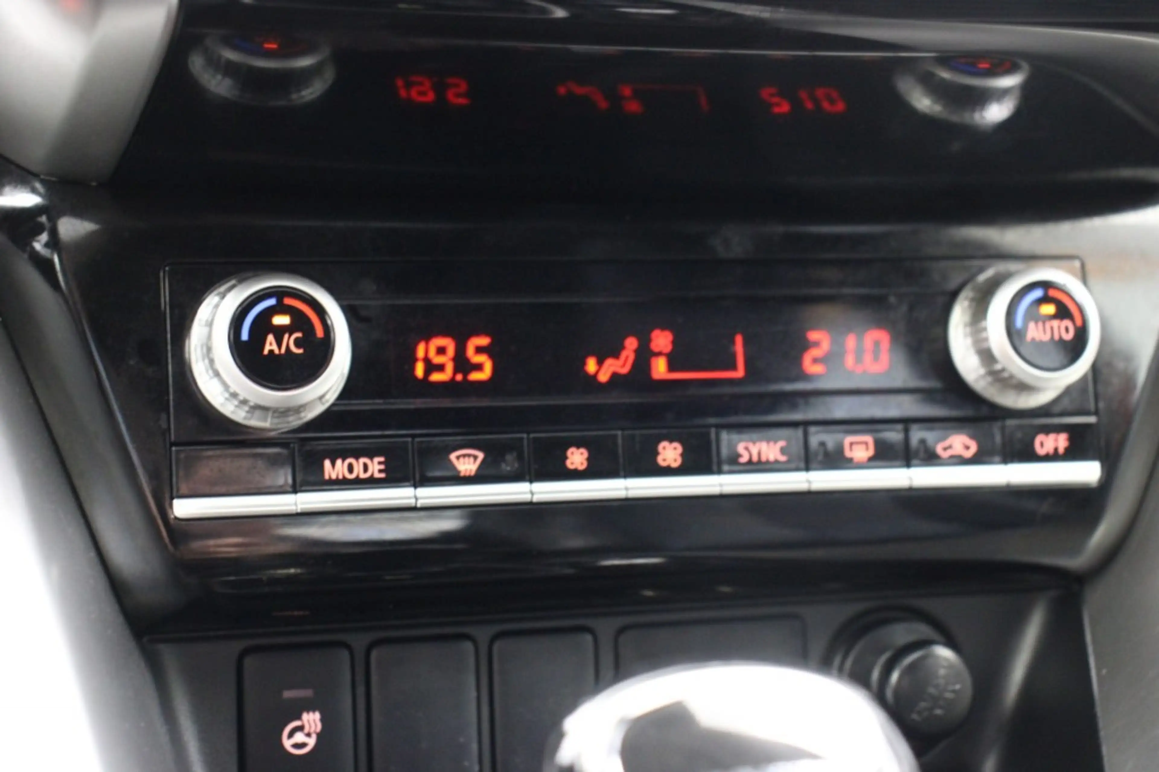 Nissan Qashqai 2.4 PHEV Prestige - Carplay, Camera, Leer, Schuif — photo 33